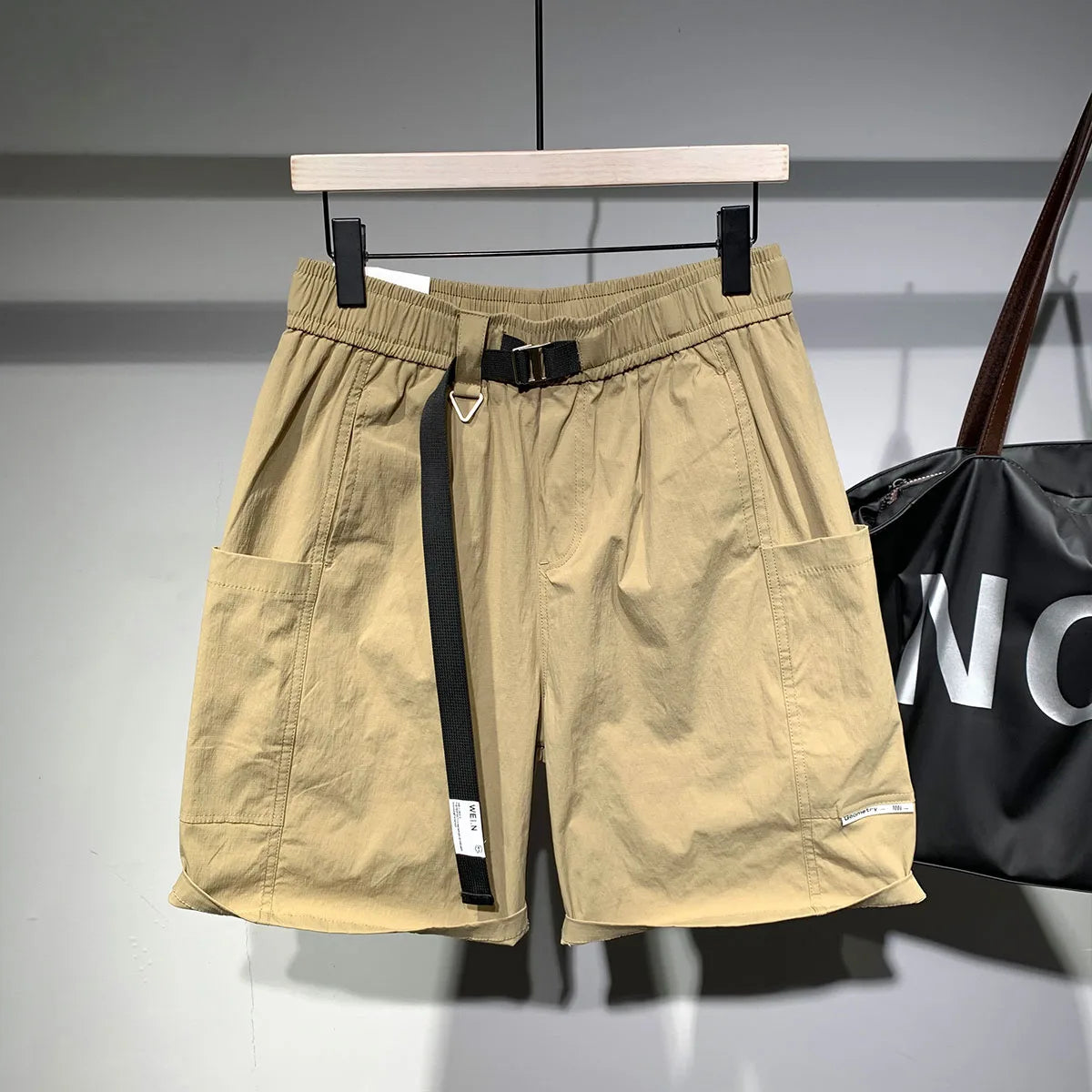 Cargo Shorts Men Solid Fashion Streetwear Japanese Style Large Pockets Elastic Waist Handsome Advanced Casual Summer Knee-length